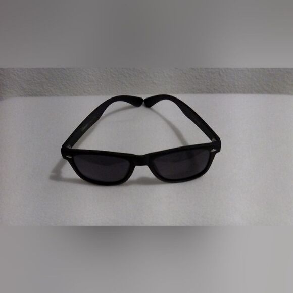 “Classic PolarSpex Retro Polarized Sunglasses - Gently Used - Picture 5 of 6